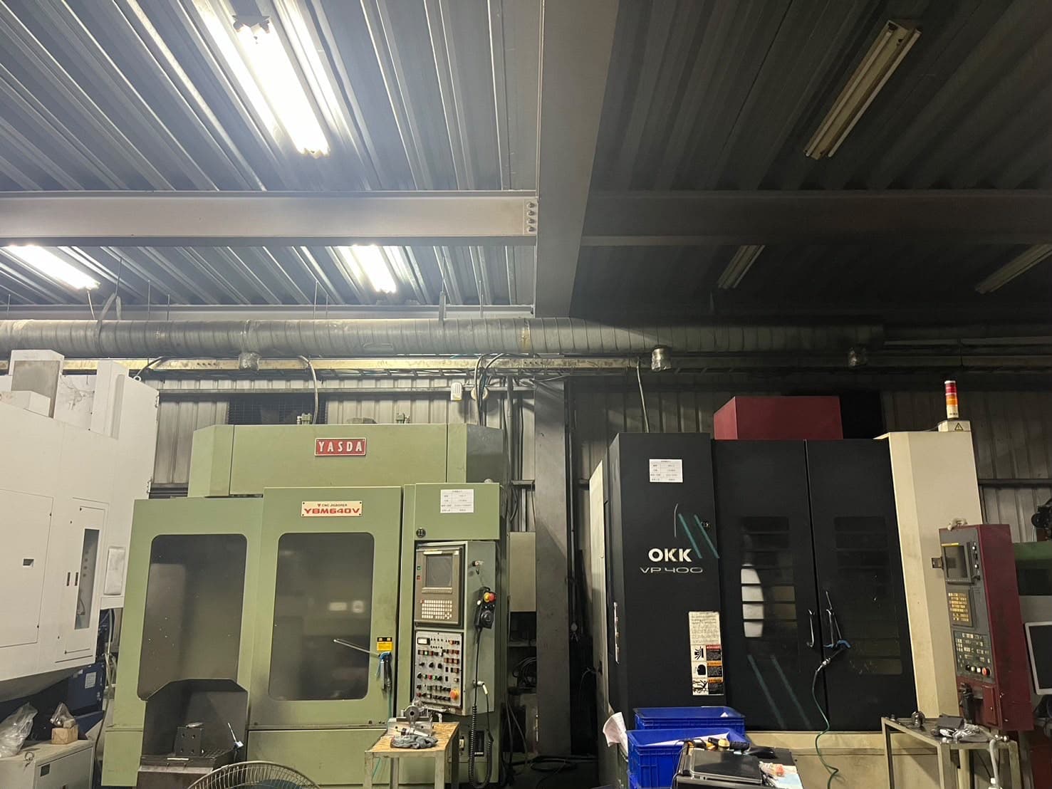YASDA YBM640V and OKK VP400 machining centers in the workshop